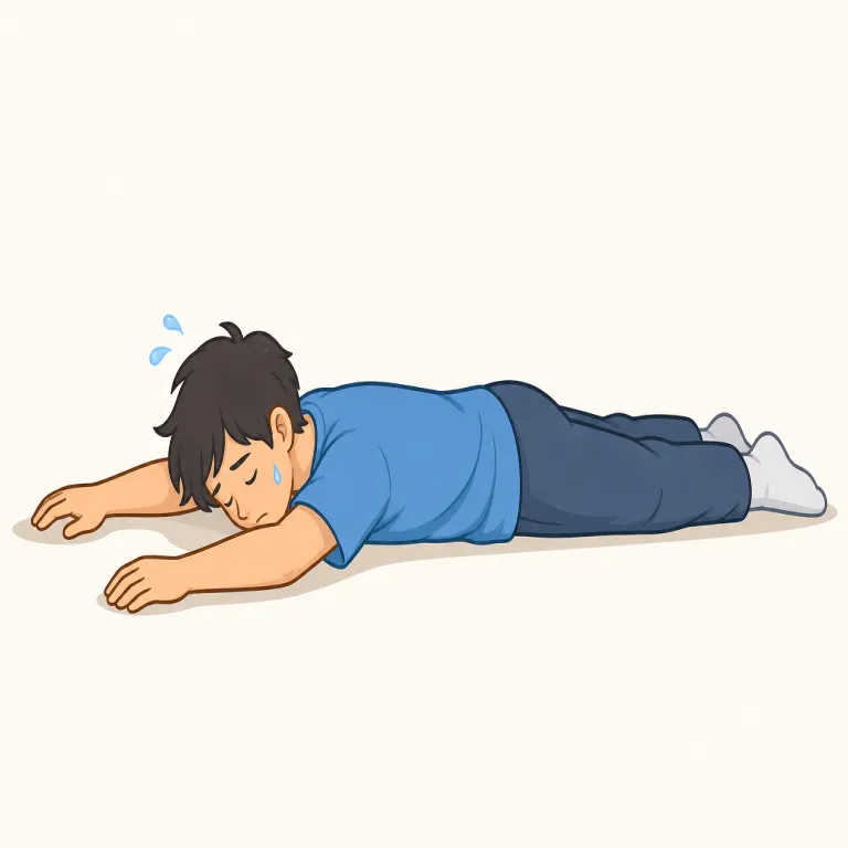 prostrate（うつ伏せの、平伏した、疲れ果てた・形容詞）の覚え方イラスト — まず「床にぺたんと伸びて動けない姿」を核にすると覚えやすい語です